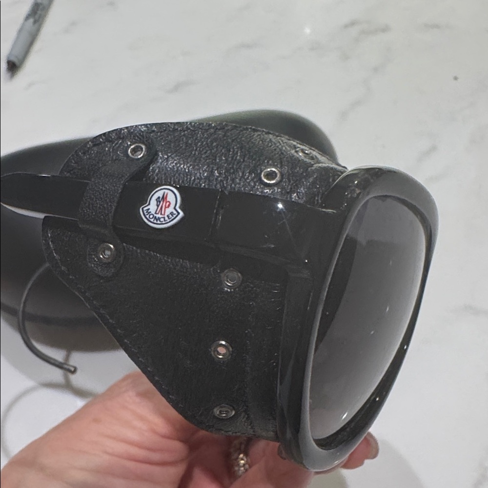 MONCLER ALTITUDE SUNGLASSES 😎